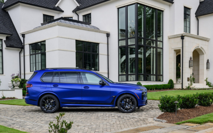 bmw x7 m60i review: bmw’s biggest gets mild-hybrid power and a face for radio