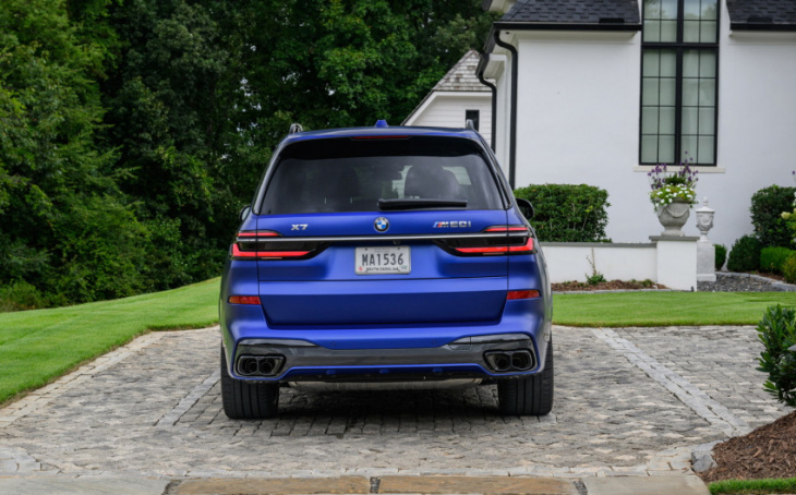 bmw x7 m60i review: bmw’s biggest gets mild-hybrid power and a face for radio