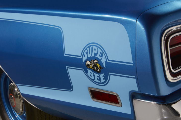 dodge revives 'super bee' nameplate for street-strip charger