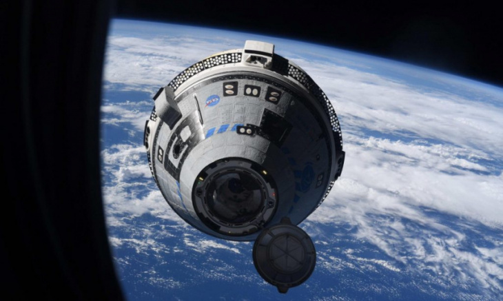 nasa awards spacex five more dragon astronaut launch contracts