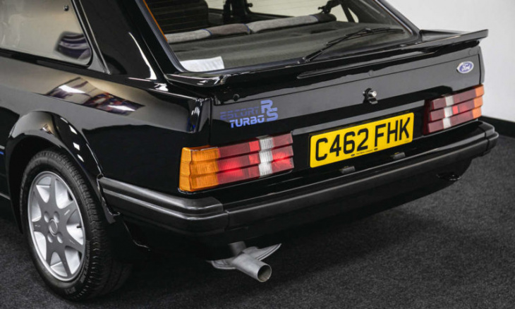 princess diana’s bespoke ford escort rs turbo sold at silverstone auction