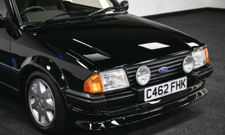 princess diana’s bespoke ford escort rs turbo sold at silverstone auction