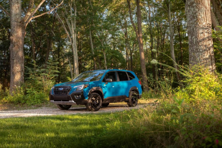 consumer reports picks the best compact suv: 2022 toyota rav4 or 2022 subaru forester