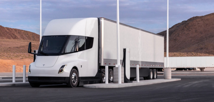tesla ramps up hiring for ‘semi service program’ ahead of first electric truck deliveries