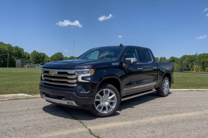 is the 2022 chevrolet silverado 1500 high country a good truck? 4 pros and 4 cons