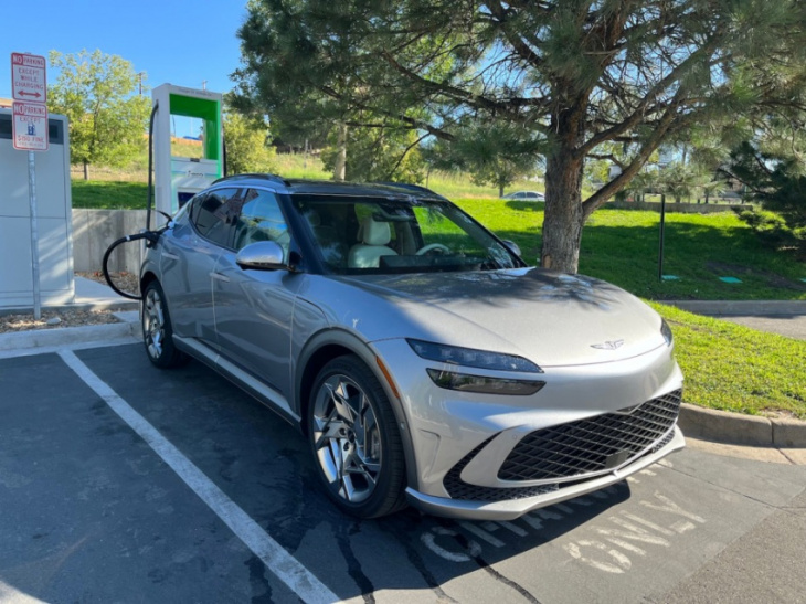 how long does it take to charge a 2023 genesis gv60?