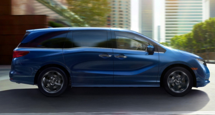 why is the honda odyssey cheaper than the toyota sienna?