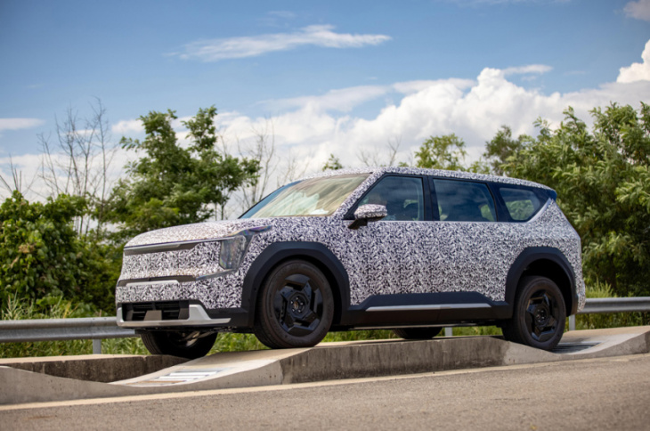 kia ev9 all-electric suv to make its global debut in 2023
