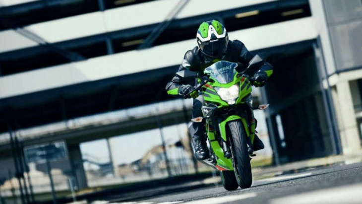 kawasaki introduces new colorways to z125 and ninja 125 in europe