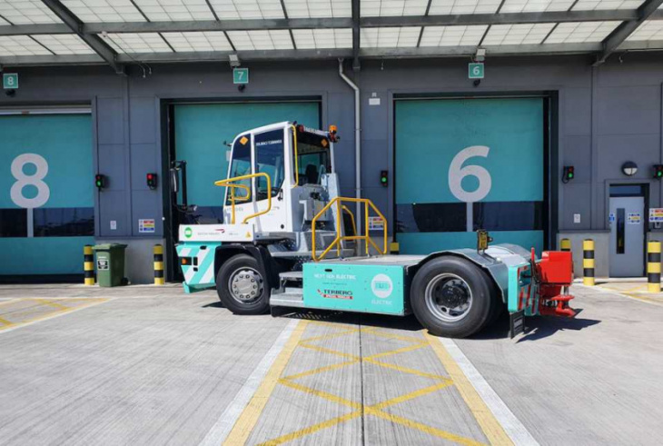 electric terminal tractor trialled at london heathrow airport