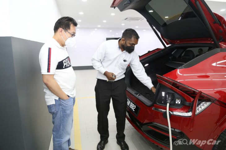 malaysia's first kia ev6 delivered to owner; more coming on the way