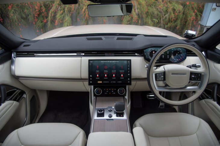 range rover 4.4 v8 autobiography lwb drive review : en vogue