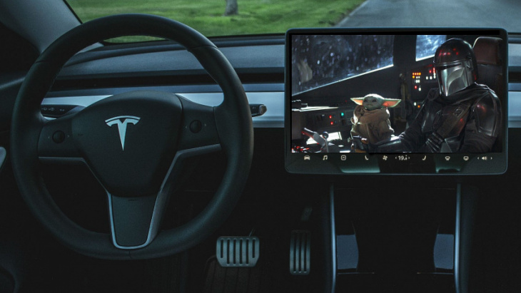 tesla theater can be minimized to access other features in 2022.28 update