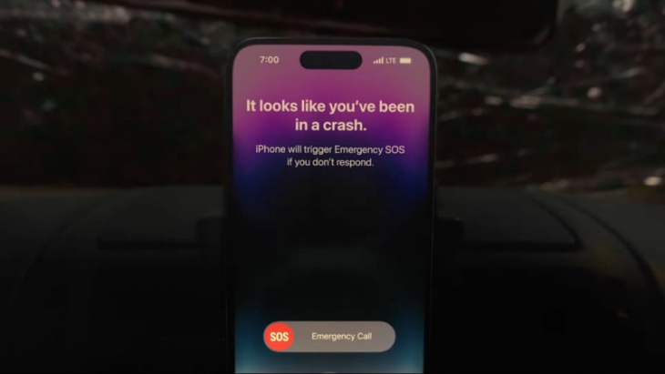 the iphone 14 and apple watch series 8 can detect when you're in a car crash
