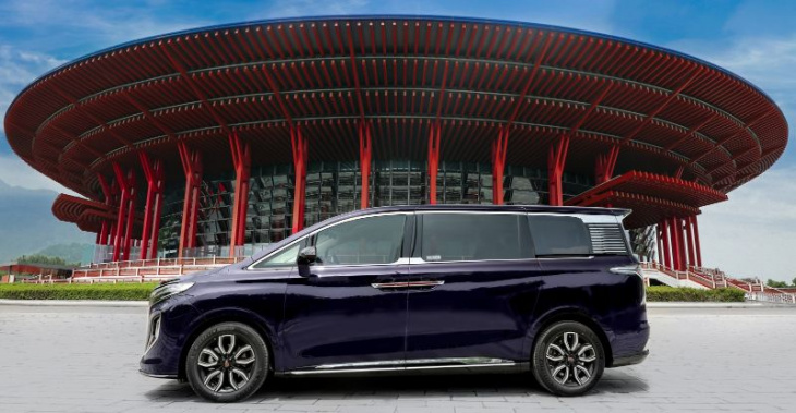 china's toyota alphard fighter, hongqi hq9 is here to shake up the market