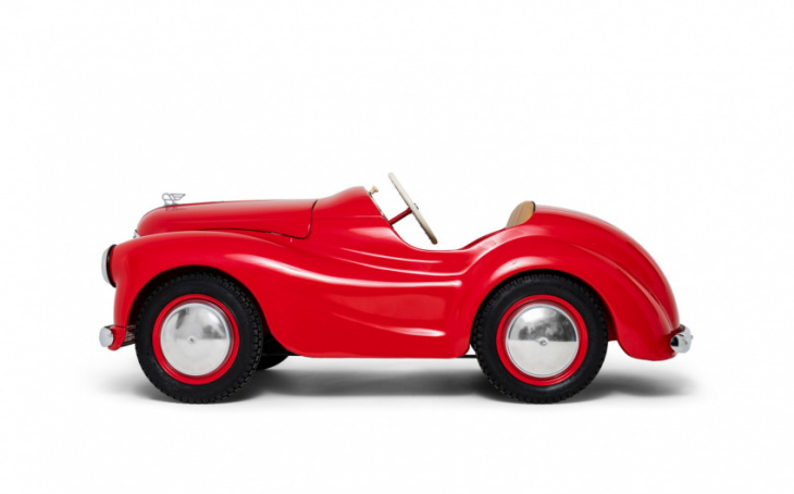 austin name to be revived as burlen acquires naming rights for j40 pedal car
