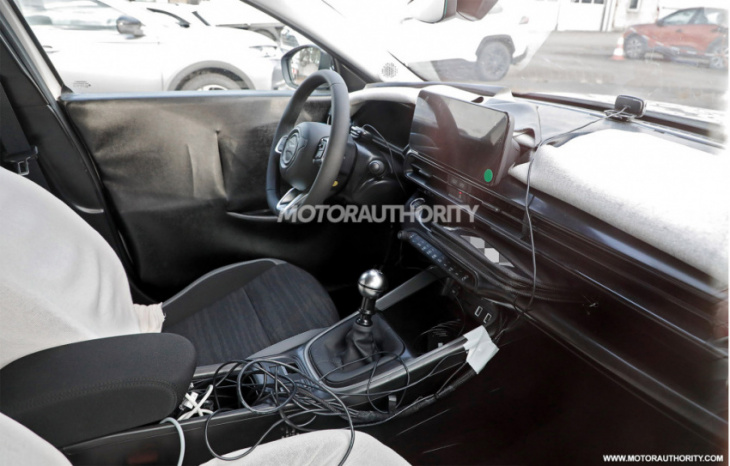 2024 jeep avenger spy shots: baby jeep with gas and electric options in the works