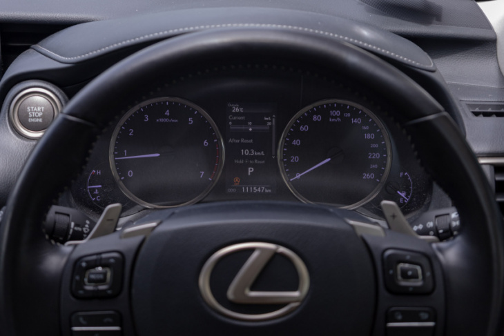 android, motorist car buyer's guide: lexus is200t