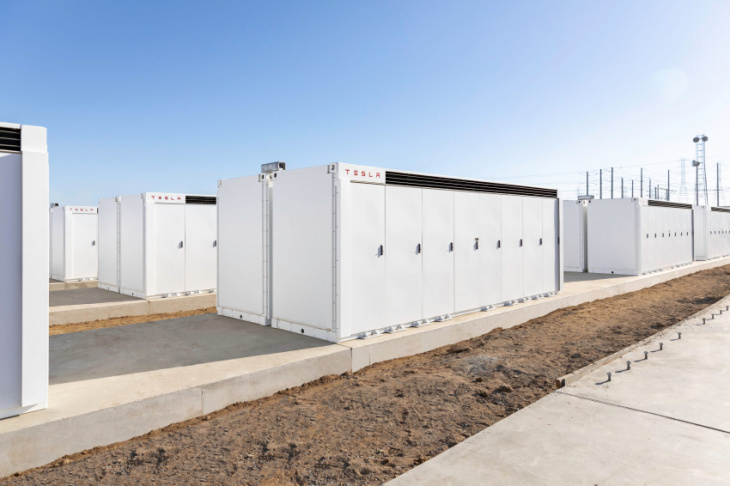 tesla ramps up hiring for megafactory, aiming to produce 40 gwh per year