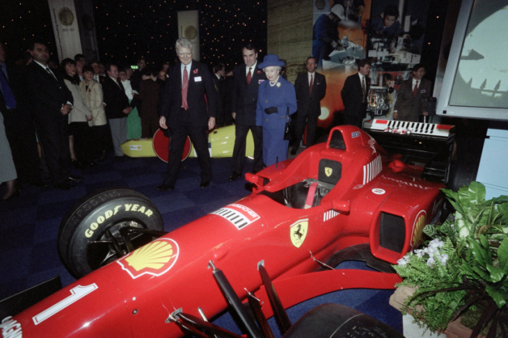 formula 1 pays tribute to her majesty, queen elizabeth ii