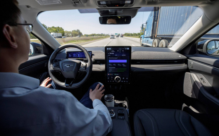 select ford, lincoln vehicles to gain hands-free lane changing