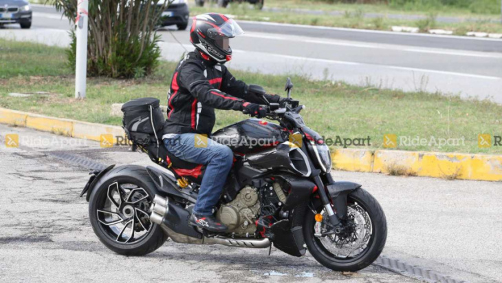 spotted: ducati diavel v4 hits the road and makes a pit stop in public