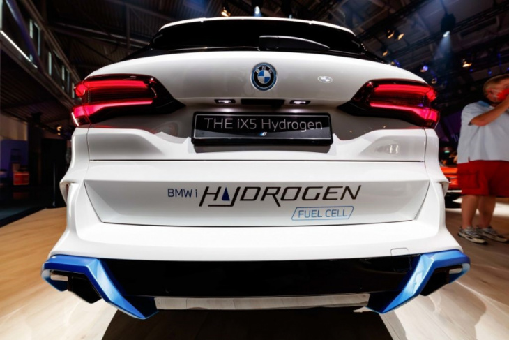 your next bmw x5 could be hydrogen powered