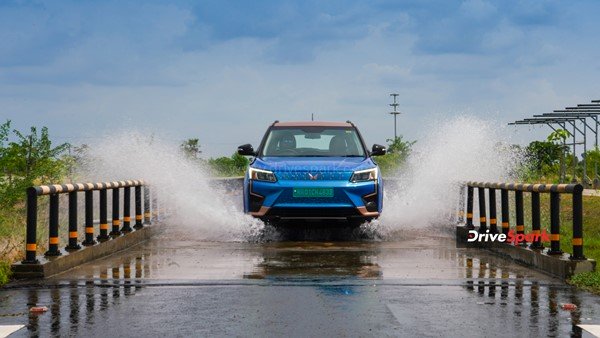 android, mahindra xuv400 first drive review - the dawn of an electric revival?