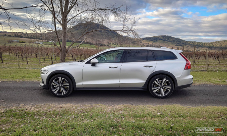 android, 2022 volvo v60 cross country review (video)