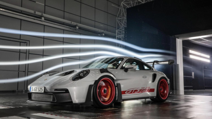 fast and furious  the new porsche 911 gt3 rs honours and builds on tradition