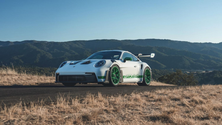 fast and furious  the new porsche 911 gt3 rs honours and builds on tradition
