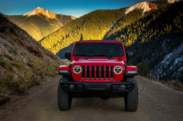 does the 2022 jeep wrangler have a v8 engine?