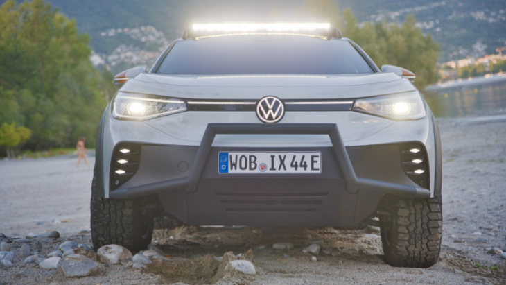 volkswagen shows rugged id.4 concept