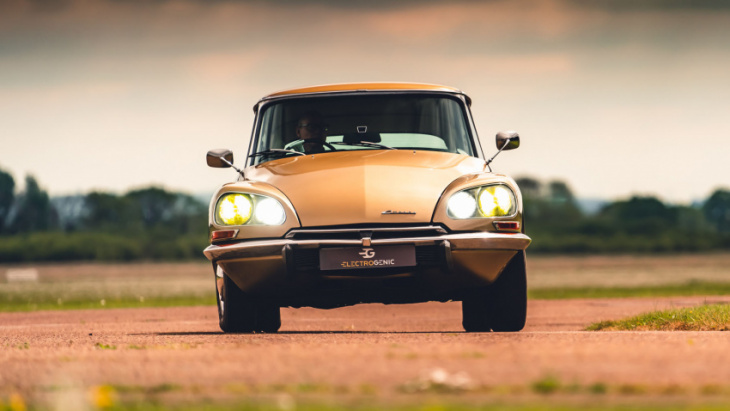 driving a restomodded electric citroen ds
