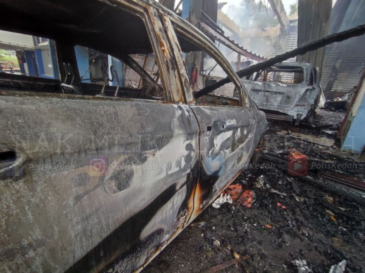 13 vehicles destroyed in fire at kedah police contingent hq; no honda civics were harmed