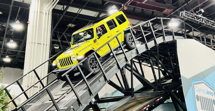 jeep celebrates past, looks to electrified future at detroit auto show