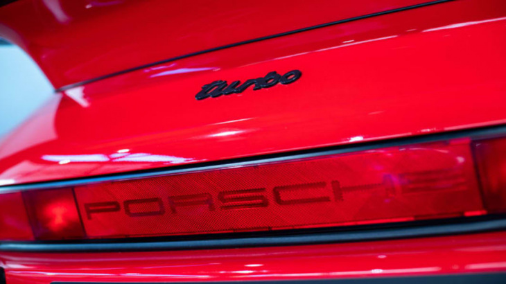 porsche ipo to issue 911 million shares in nod to its most famous car