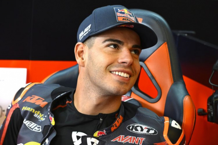 fernandez signs with gasgas tech 3 to complete 2023 motogp grid