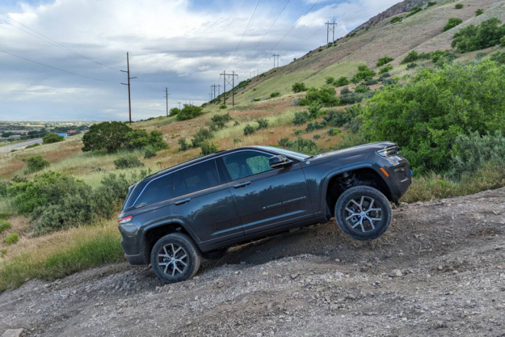 jeep grand cherokee 4xe: how well can this plug-in hybrid tow?