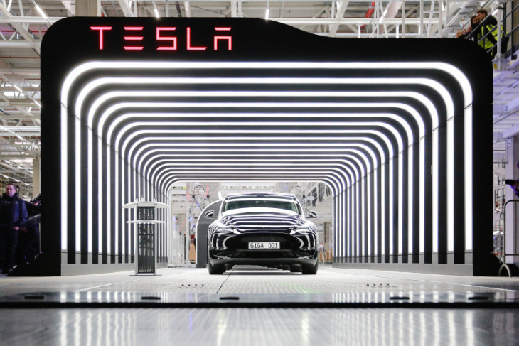 is tesla close to approving a canada gigafactory?