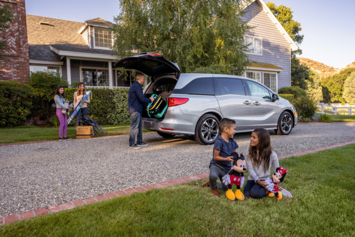 the 2022 honda odyssey isn’t just the best minivan for families