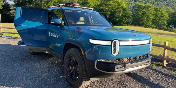 rivian shows off custom fleet of electric mobile service vans and r1t pickups in video walkthrough