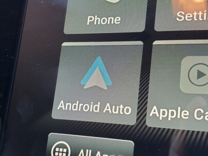 android, how does using android auto affect an ev’s driving range?