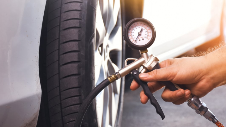 amazon, check out these 6 great tire inflator deals trending right now