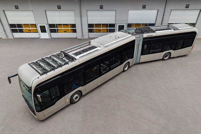 daimler buses unveils new ecitaro bus with nmc 3 batteries