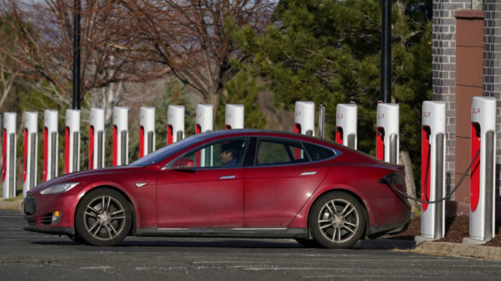 tesla is crushing the competition on electric-car charger costs