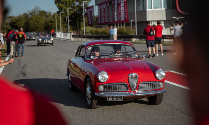 gallery: alfa romeo takes to monza to commemorate a century of the circuit