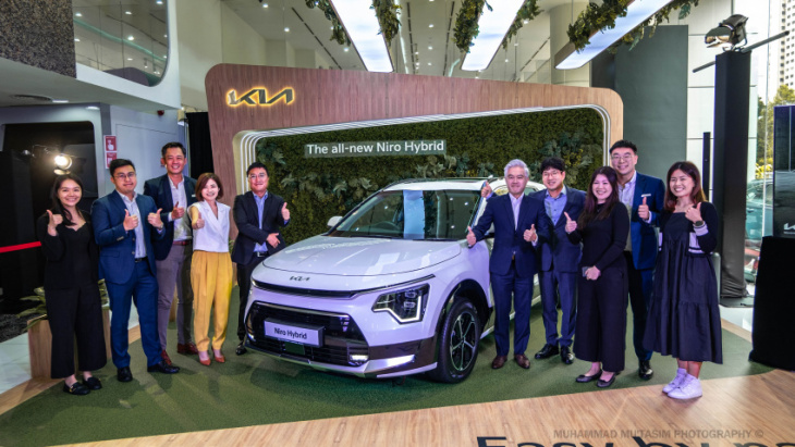 redesigned kia niro hybrid unveiled with raft of design and material changes