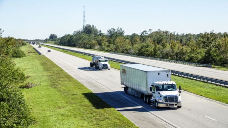 epa considers tougher emissions rules for heavy trucks