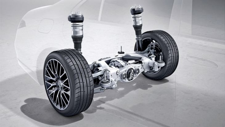 mercedes' extreme-angle rear-wheel steering: does it work?